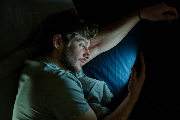 Korištenje mobitela prije spavanja