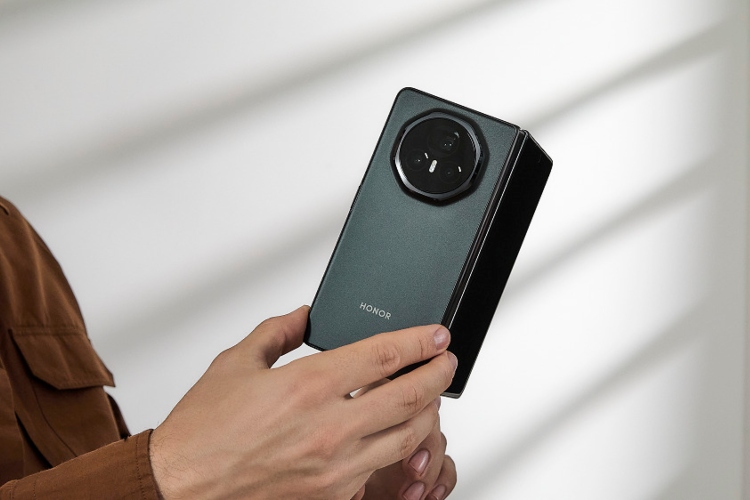 HONOR Magic V3